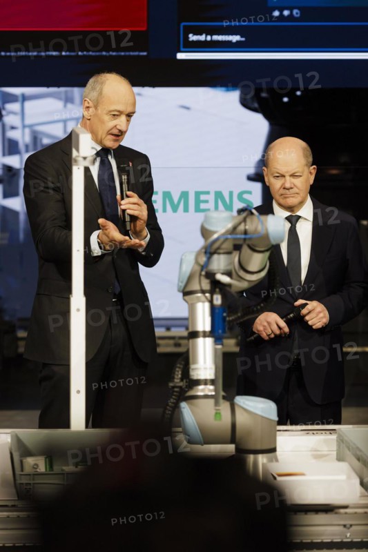 Roland bush, CEO Siemens and Olaf Scholz (SPD), Federal Chancellor, at the Hannover Messe Hanover, 22 April 2024