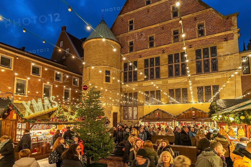 Christmas market at the town hall at dusk, Münster, North Rhine-Westphalia, Germany