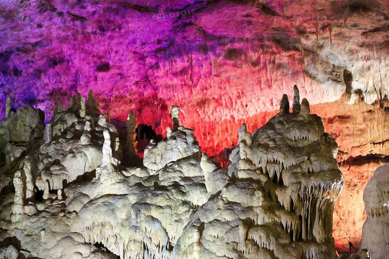 Bärenhöhle, Karlshöhle, Erpfinger Höhle, white Jurassic limestone rock, coloured light, colorful lighting, Sonnenbühl-Erpfingen, Swabian Jura, Baden-Württemberg, Germany
