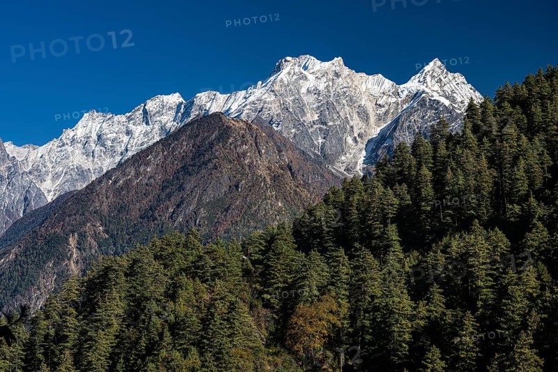 Snow-capped mountains of the Siringi Himal mountain range, Tsum Valley, Himalayas, Nepal