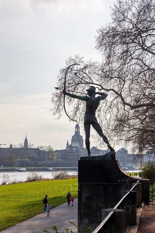 Archer on the banks of the Neustädter Elbe, Dresden, Saxony, Germany
