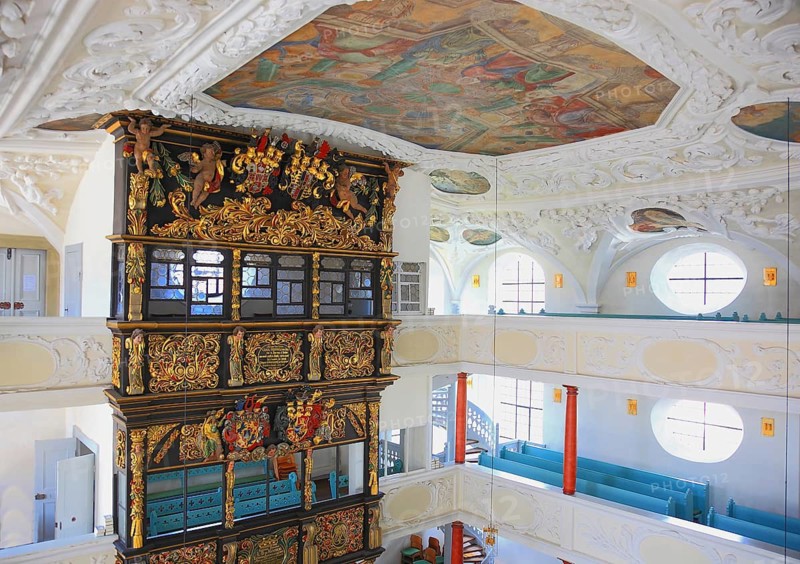 Power lodge, Evangelical Lutheran St. Lawrence Church. The two floors offered space for the Barons of Künsberg and the Count von Giech and could be heated by an Italian fireplace created in 1706 by Elias Räntz and decorated with rich carving decoration, Thurnau, Kulmbach district, Upper Franconia, Bavaria, Germany