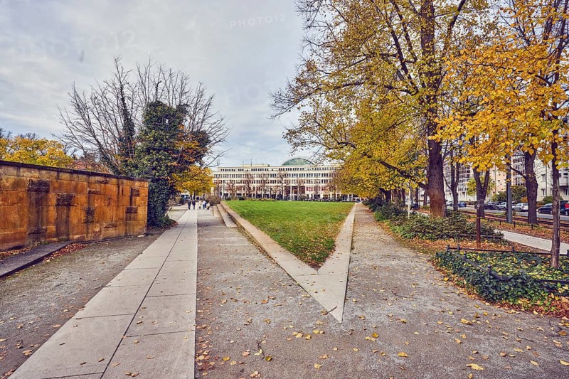 Platz der Einheit park, Wilhelmgalerie commercial building, general architecture, trees, lawns, paths, autumn leaves, fallen leaves, cloudy, diffuse light, Potsdam, state capital, district-free city, Brandenburg, Germany