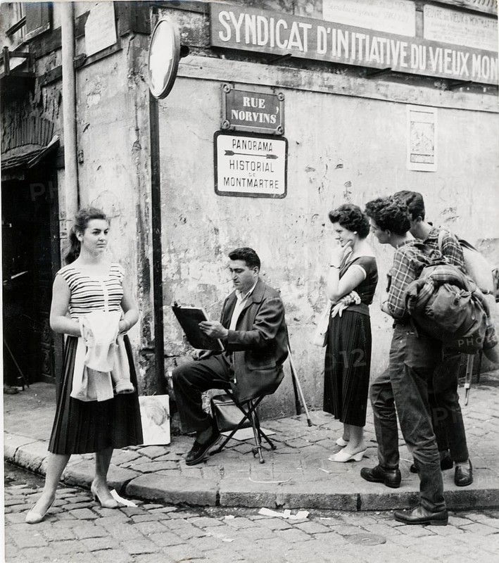 Paris, Montmartre, Rue Norvins, beautiful woman, onlookers, curiosity, street artist paints a picture on a busy street corner in Montmartre, Peter Steffen, 1950s