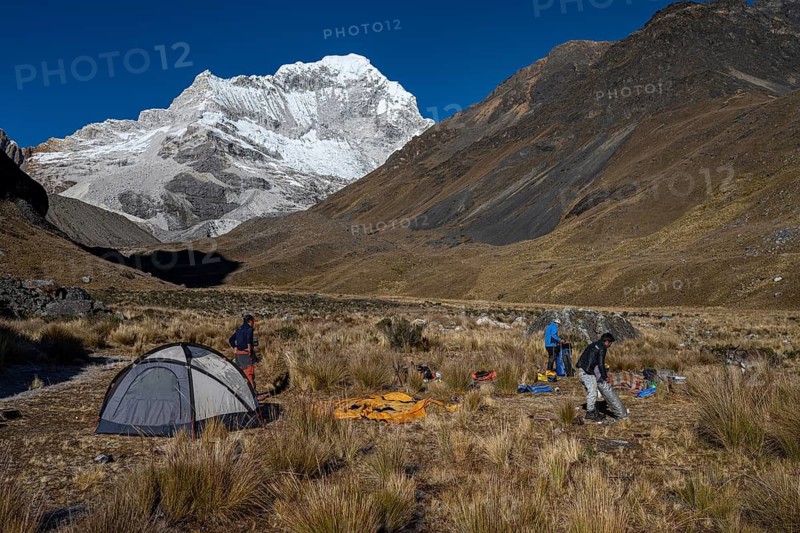 Camp near Nevado Santa Cruz northeast wall, 6259 m, Cordilera Blanca, Huascaran National Park, Andes, northern Peru, Peru, South America