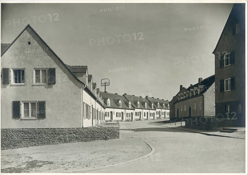 Kitzscher settlement, near Borna, Saxony, miner settlement, architecture, Curt Schiemichen, 1889-1957, quiet residential area with terraced houses in a uniform building style, 1934-36