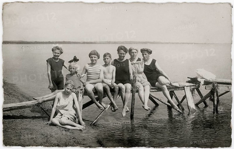 Bathing, swimwear, woman, men, children, leisure, fun, summer, people sitting and posing on a wooden walkway on the shore of a lake, around 1918