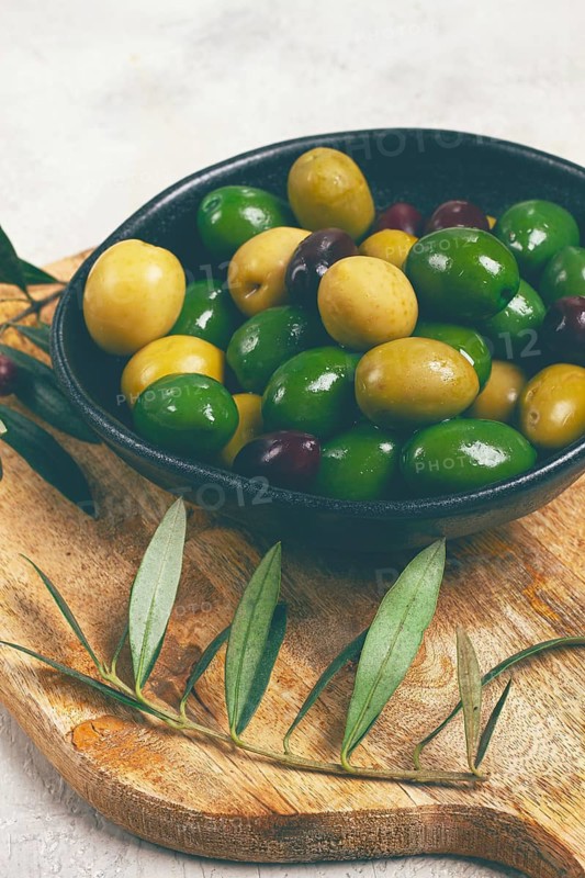 A mixture of olives, varieties of chalkidiki, Verdi giganti and Kalamata, in a bowl, top view, no people