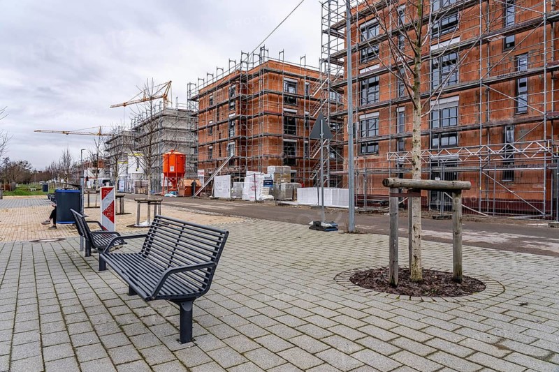 New development area Am alten Angerbach in Duisburg-Huckingen, on approx. 17 hectares, 300 new residential units, apartments and houses were built in 5 years, as well as a daycare center, construction site of the last major project, favorite center, with 35 condominiums and 8 semi-detached houses