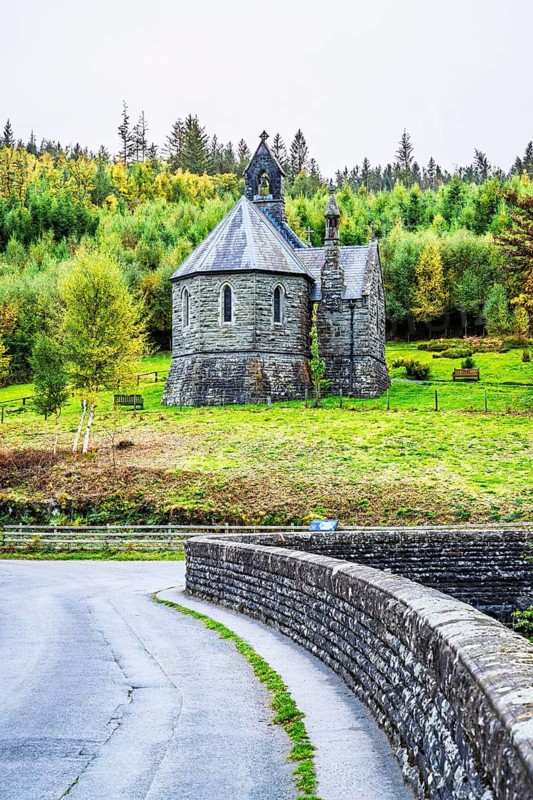 Autumn colors over Garreg Ddu Dam, Elan Valley, Caban-Coch Reservoir, Rhayader, Wales, UK