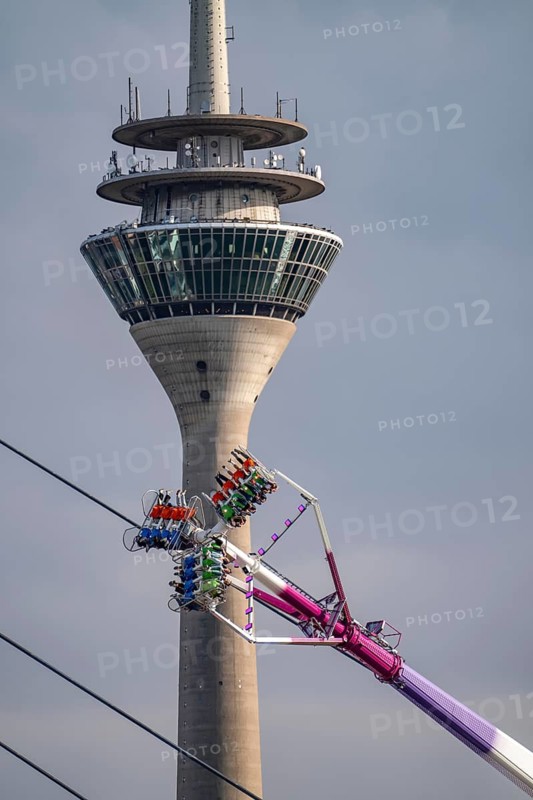 Rheinkirmes in den Rheinwiesen in Düsseldorf-Oberkassel, Infinity ride, the highest mobile overhead swing in the world with a height of 65 meters, Rheinturm, North Rhine-Westphalia, Germany