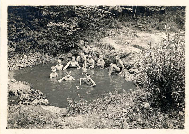 Bathing, swimwear, leisure, summer, girls, boys, children, children sitting in a small landscaped pond in the middle of a green, wooded environment, around 1926