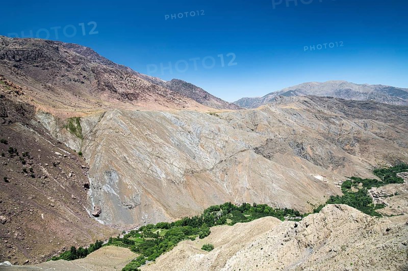 Mountain landscape with green oasis valley, river oasis near the Tizi n'Tichka Pass, High Atlas, Maghreb, Morocco, North Africa