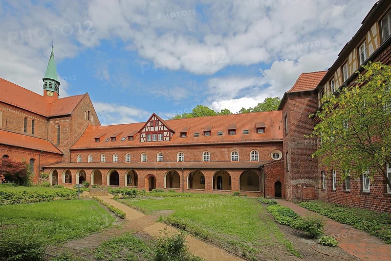 Courtyard with cloister, monastery church, brick Romanesque, brick Gothic, brick church, St. Marien, monastery church, monastery Lehnin, Havelland, Brandenburg, Germany