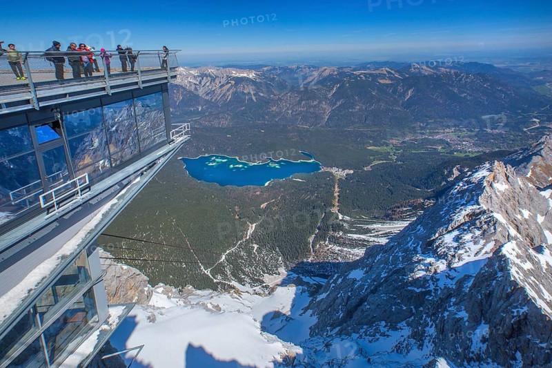 Viewing terrace on the Zugspitze summit 2962m with view of Lake Eibsee lake, Garmisch-Partenkirchen, Loisachtal, Werdenfelser Land, Upper Bavaria, Bavaria, Germany