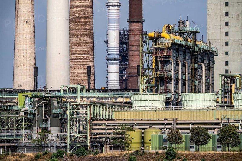 ThyssenKrupp Steel steel plant in Duisburg-Marxloh, sinter plant chimney, so-called white side of the Schwelgern coking plant, Chemische Betriebe, Duisburg, North Rhine-Westphalia, Germany