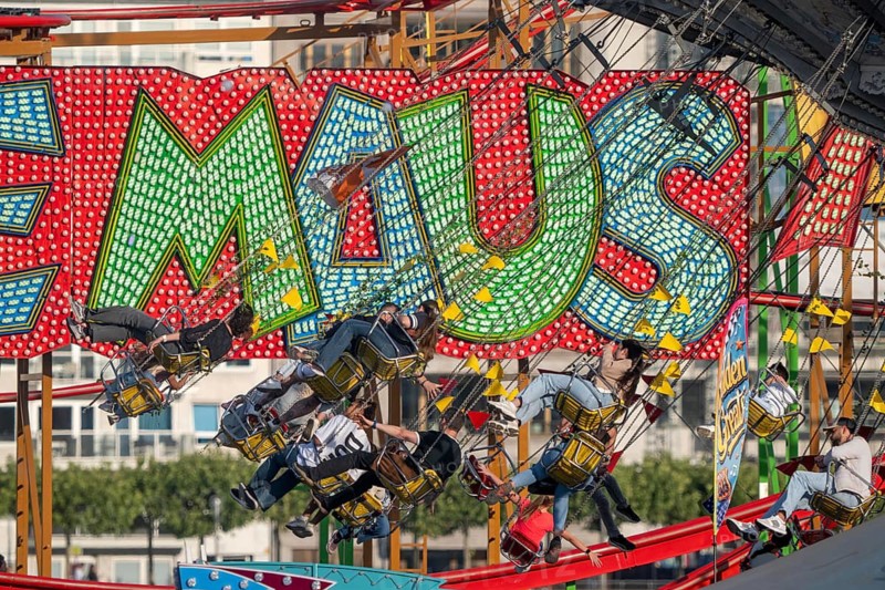 Wilde Maus Achterbahn XXL, chairoplane Rheinkirmes in den Rheinwiesen in Düsseldorf-Oberkassel, North Rhine-Westphalia, Germany