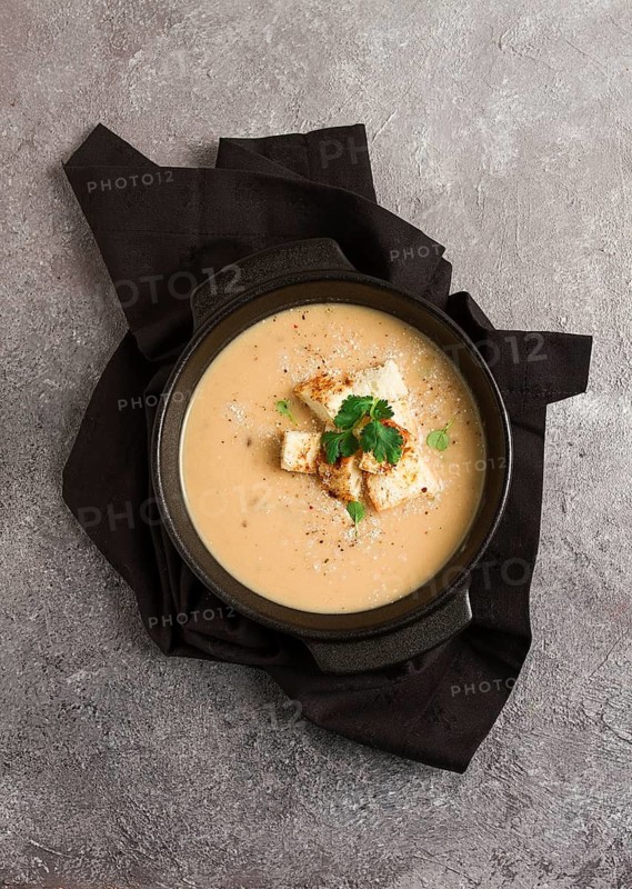 Cream soup, mashed soup, beige, mushroom, onion, cauliflower, vegetarian soup