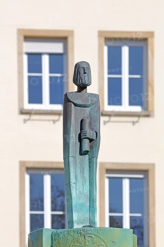 Sculpture at Erkenbert Fountain by Manfred Kieselbach, male figure with scroll, modern art, Town Hall Square, Rathausplatz, Rathausplatz, Frankenthal, Rhineland-Palatinate, Germany