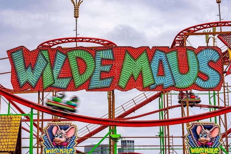 Wilde Maus Achterbahn XXL, Rheinkirmes in den Rheinwiesen in Düsseldorf-Oberkassel, North Rhine-Westphalia, Germany