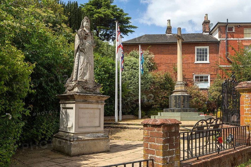 Statue of Queen Victoria and war memorial, town of Woodbridge, Suffolk, England, UK