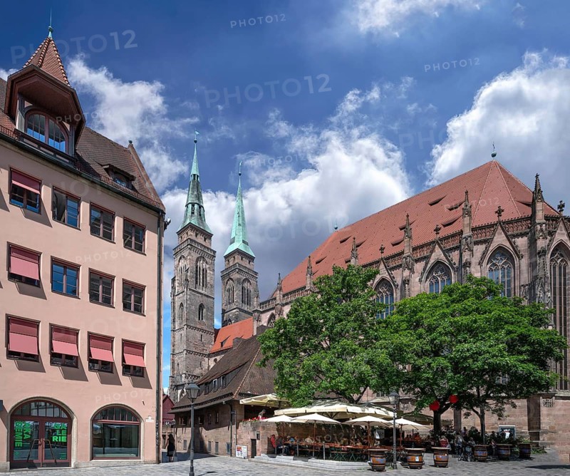 Sebaldus Church with the famous Bratwursthäusle, Rathauspaltz 1, Nuremberg, Middle Franconia, Bavaria, Germany