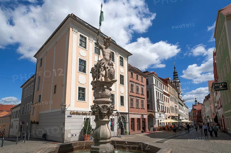 View of Brüderstraße, in front the Georgsbrunnen from 1590 with the Elector Saxon coat of arms, Obermarkt, Görlitz, Upper Lusatia, Saxony, Germany