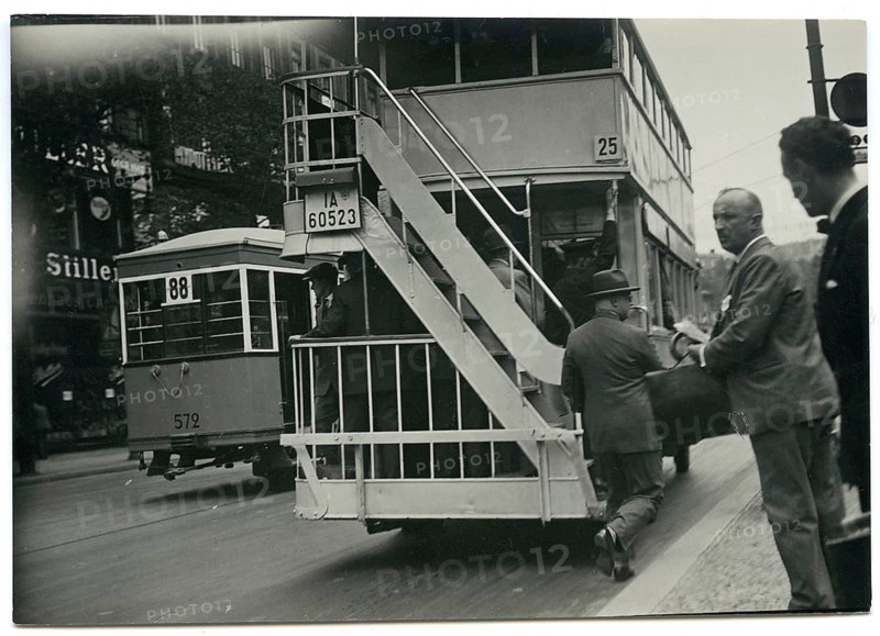 Berlin, Mitte, Friedrichstr., bus line 25, bus stop, men, double-decker bus, man in suit, tram in the background, twenties, Sasha Stone, around 1928
