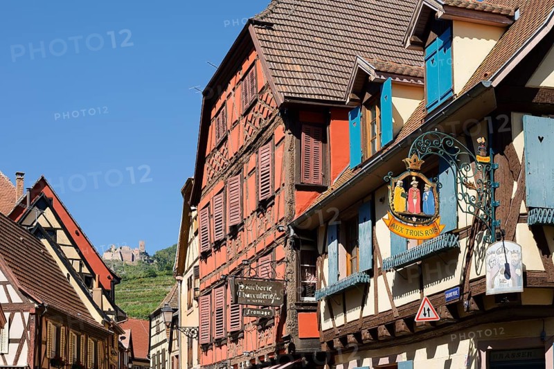 Half-timbered houses and view of Ulrichsburg Castle, Château de Saint-Ulrich, Ribeauville, Haut-Rhin, Alsace, Grand Est, France