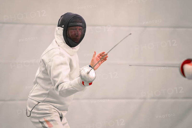 Fencer in defensive position, ready for parade, fencing, TSV Calw, Calw district, Germany