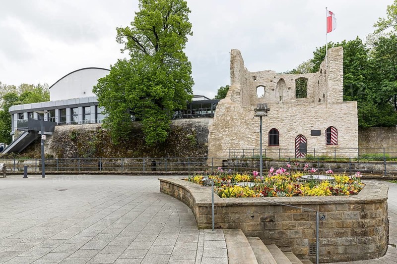 Kongresshaus und Burgruine an der Lippequelle, Bad Lippspringe, North Rhine-Westphalia, Germany