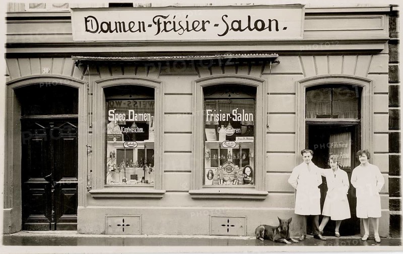 Hairdressing salon, ladies, hairdressers, employees, shop, business, profession, twenties, Three woman standing in front of a woman's hairdressing salon with a dog, decorative shop window, around 1924