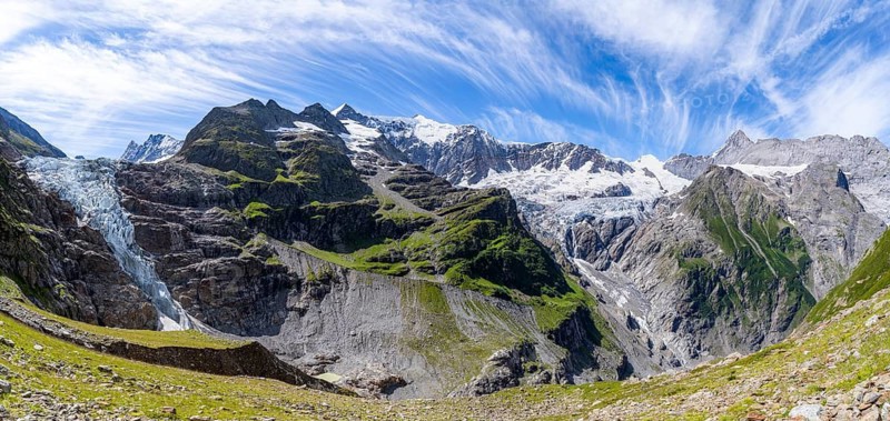 Mountain panorama, picturesque high-alpine mountain landscape with Lower Eismeer glacier range and Grindelwald-Fiescherfirn glacier, hiking to Schreckhornhütte, Bernese Oberland, Switzerland