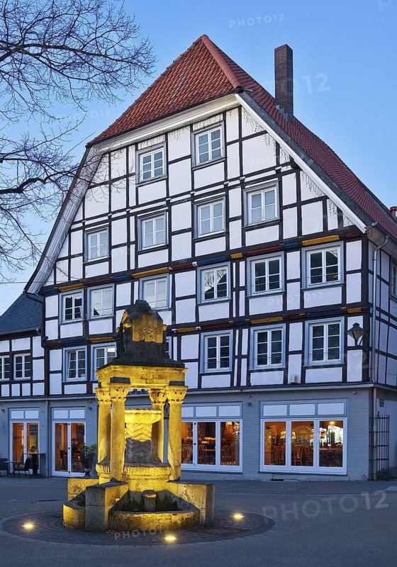 Ferdinand Freiligrath Fountain, monument to the poet by Prof. Georg Hengstenberg, Old Town, Soest, North Rhine-Westphalia, Germany