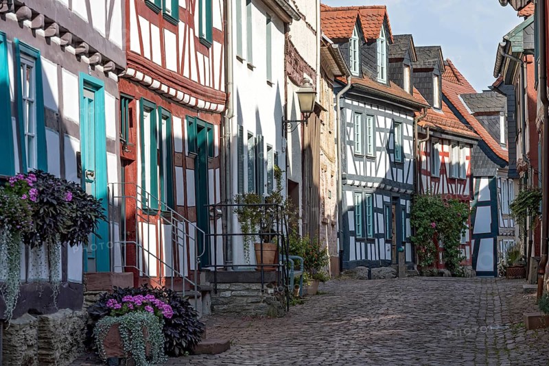 Tranquil alley with old houses, row of houses, half-timbered houses, cobblestones, idyll, Kreuzgasse, historic old town, Idstein, Rheingau Taunus district, German Half-Timbered Road, Hesse, Germany