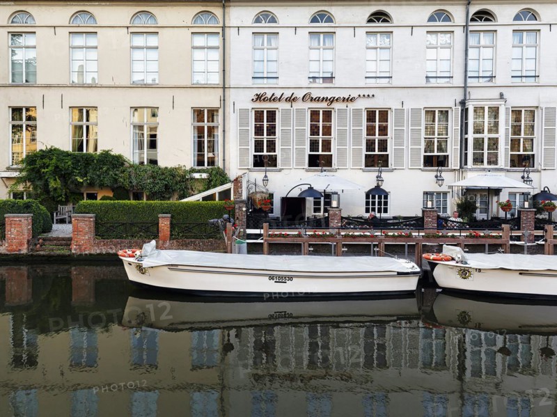 Hotel de orangery, facade, former monastery, boats on Dijver canal, historic city centre, Bruges, Bruges, Belgium