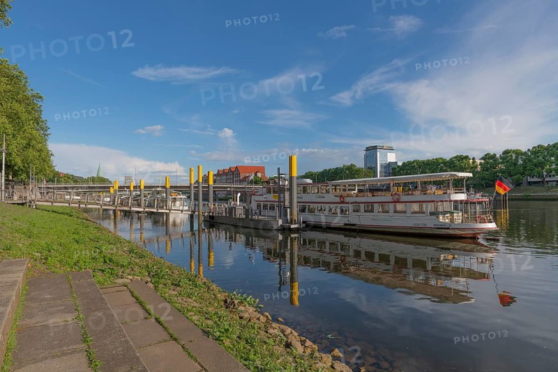 Pier for excursion boats on the Weser promenade, Hanseatic city of Bremen, passenger ship, shipping, harbor tour, round trip, day trip, river trip, seafaring, coastal travel, inland waters, pier, port, pier, panorama, view, tourism, leisure, recreation, excursion, waves, water, boat trip, paved shore, boat trip, boat trip, boat trip, photo opportunity, maritime, tree-lined avenue, sunshine, blue sky, water reflection, city-state, Germany
