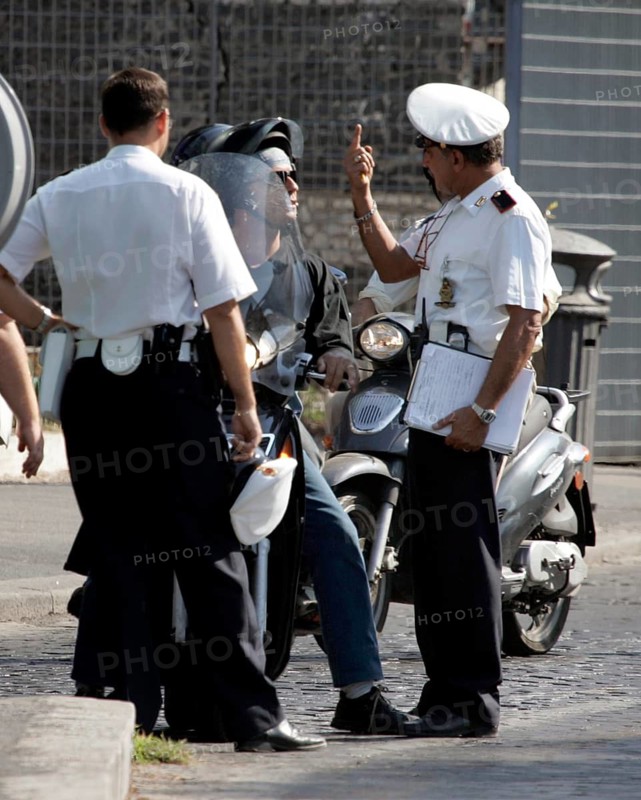 Rome, 08.09.2004 Italian police teach a motorcyclist in Rome, Rome, Italy
