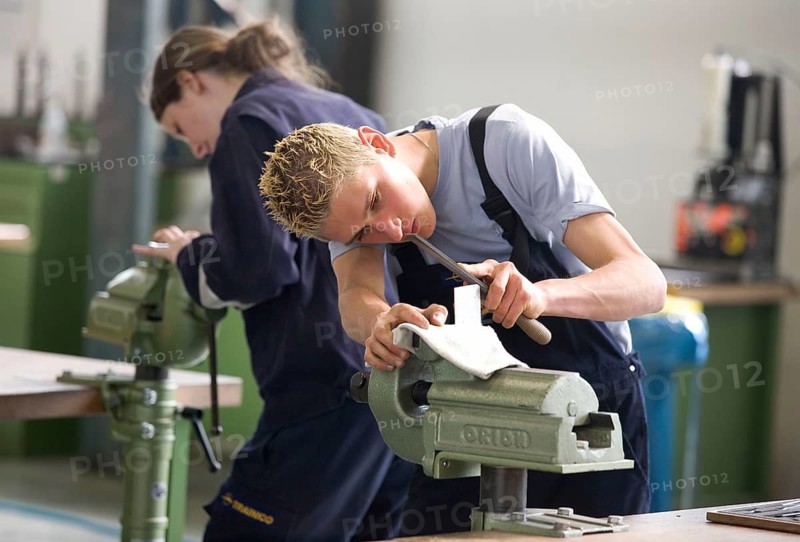 Wildau, DEU, 08.05.2008, A trainee in the training workshop of Trainico, training as an aircraft mechanic, Wildau, Brandenburg, Germany