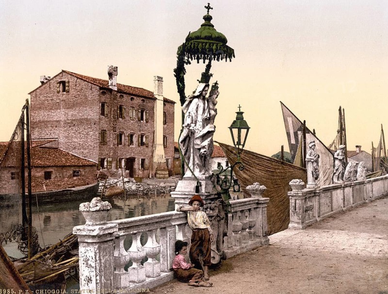 Chioggia, Statue of the Madonna, Venice, Italy, Historic, digitally restored reproduction from a 19th century original, Record date not stated, statue of the Madonna, Venice, Italy, Historic, digitally restored reproduction from a 19th century original, Record date not stated