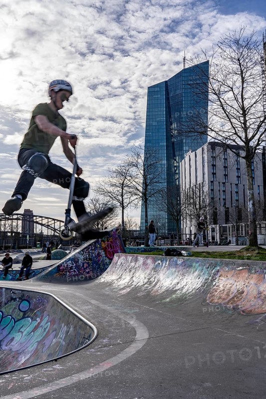 Building of the European Central Bank, ECB, Skaterpark am Ostenhafen, am Main in Frankfurt, Hesse, Germany