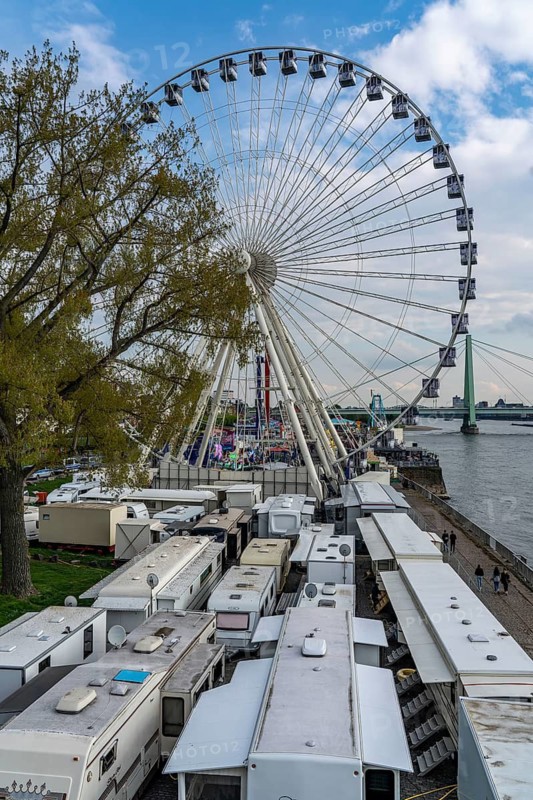 Fair, funfair, camp of the showmen, caravans of the fairground operators, campers of the participants stand during the fair as a small, mobile there at the edge of the fairground, Deutzer Werft, Cologne, North Rhine-Westphalia, Germany