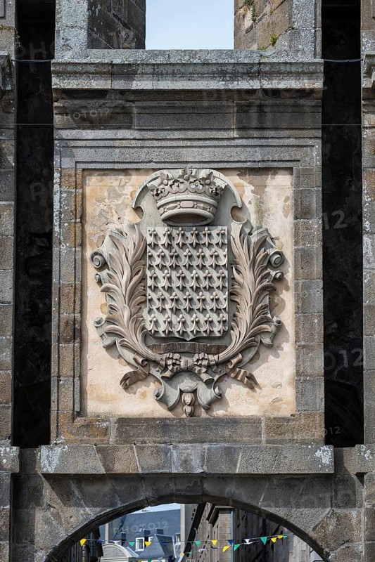 Relief with the historic coat of arms of the Duchy of Brittany at Porte Saint-Vincent. Exterior façade of the historic Intra-Muros city gate with the stone ducal crown and stylized ermine tails, Hermine, Saint Malo, Ille-et-Vilaine department, Brittany, France