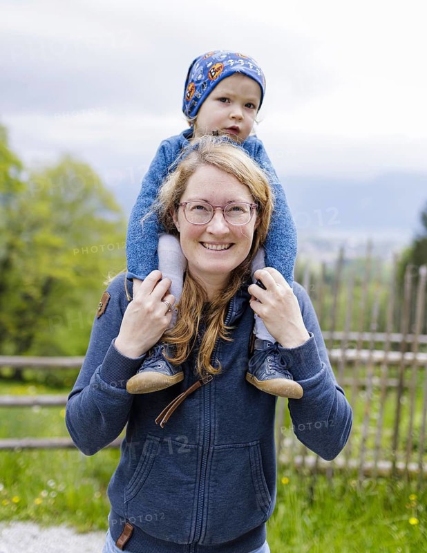 Mother carrying a two-year-old child, Murnau, 19.05.2023