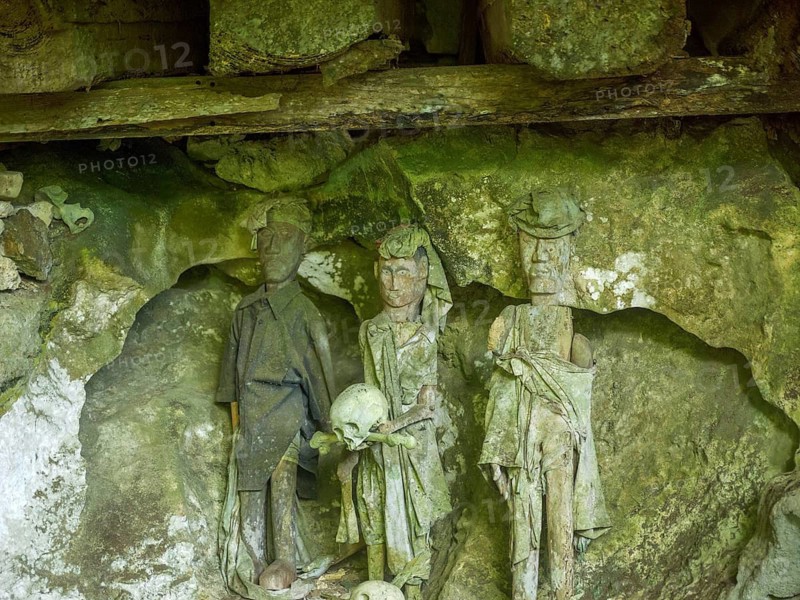Ancient tombs, rock tombs, Tau Tau Lemo, Tana Toraja, Rantepao, Sulawesi, Indonesia