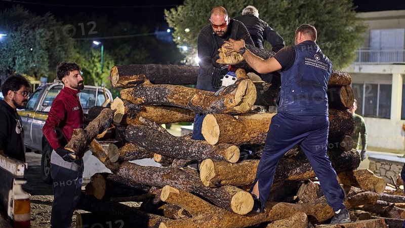 ©Udo Rein, Men stacking large logs together in an urban environment, Easter bonfire Psinthos, Holy Saturday, Easter, Psinthos, Rhodes, Dodecanese, Greek Islands, Greece