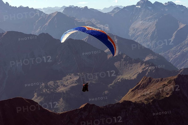 Paragliders on the Nebelhorn, near Oberstdorf, Oberallgäu, Bavaria, Germany