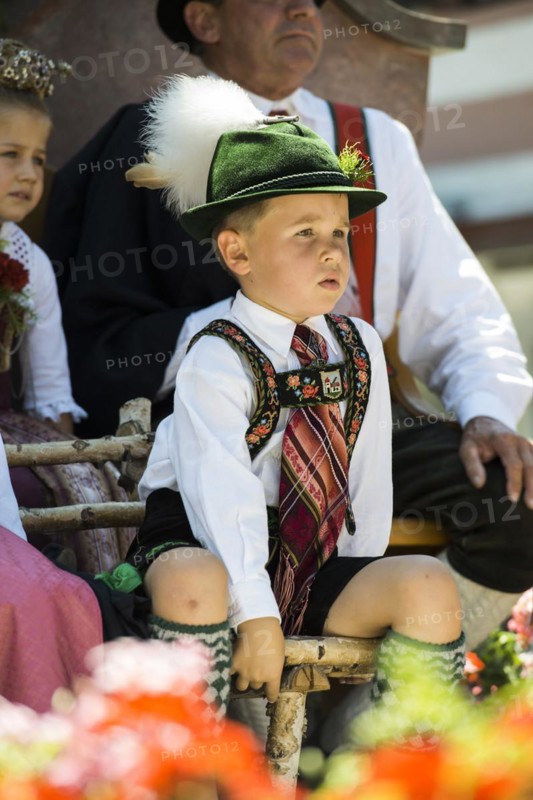 Traditional traditional costume parade, Garmisch-Partenkirchen, Werdenfelser Land, Upper Bavaria, Bavaria, Germany