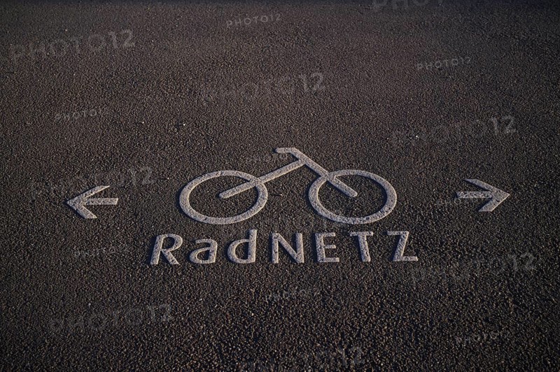 Pictogram, symbol, cycle path, cycle network, labelling, marking on asphalt, Stuttgart, Baden-Württemberg, Germany