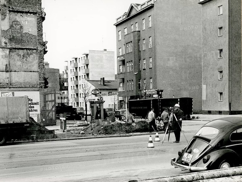 Berlin, Charlottenburg, West Berlin, Pestalozzi Street, Friedrich-Wilhelm Street, war damage, a construction site scene with workers on a city street, surrounded by old and new buildings, Herbert Jacobi (1915–1978), 1966